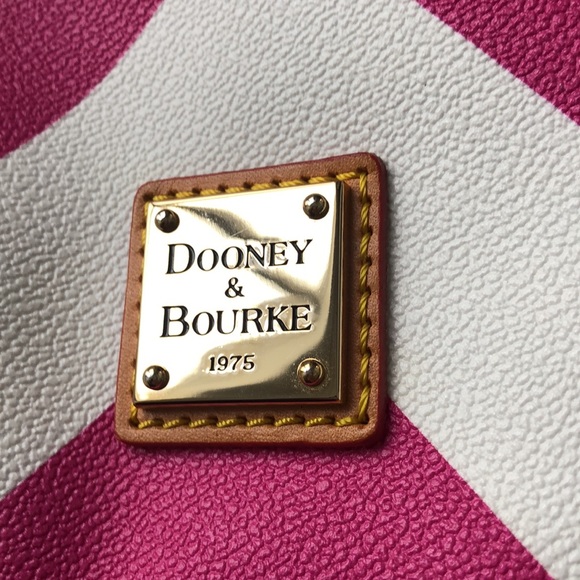 Chevron Stefano Leather Dooney & Bourke Crossbody Bag - Picture 2 of 8